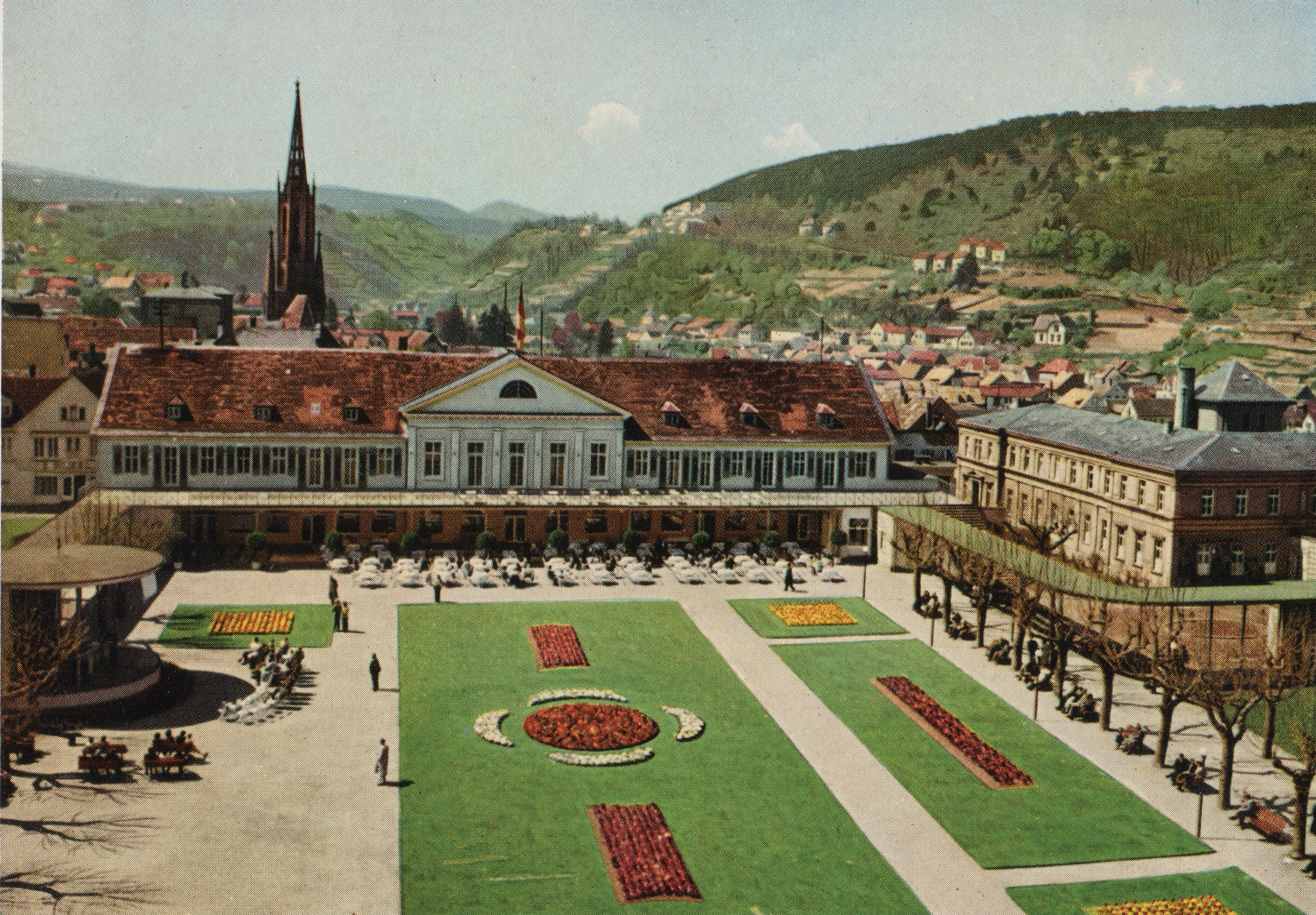 Figure 7: Oberer Kurgarten, 1950er Jahre. Am Kurmittelhaus sind die früheren Dachverzierungen abgenommen.